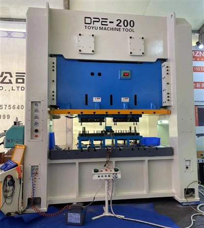 Borne à anneau en cuivre